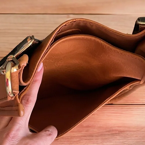 ADORNED LEATHER MESSENGER CROSSBODY with Cheetah Removable Guitar Strap in Tan - Picture 4 of 5